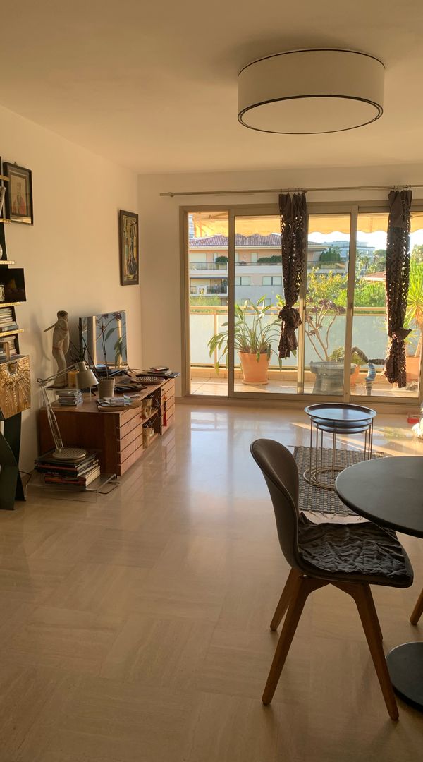 Appartement au calme dans les pins à Cannes.