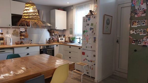 un petit cocon, très agréable dans le plein centre historique d'un joli village
