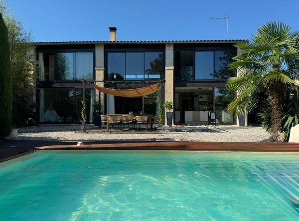 Belle maison lumineuse avec piscine proche du marais de Poitevin