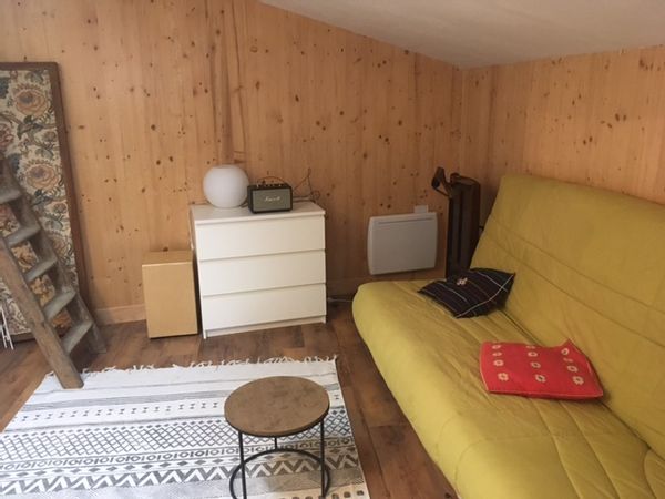 Studio de charme dans notre jardin verdoyant.
