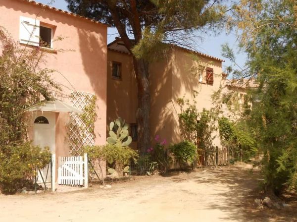 Charming Garden Villa – 2 min Walk to Beach & 10 min Walk to Old Town, Calvi