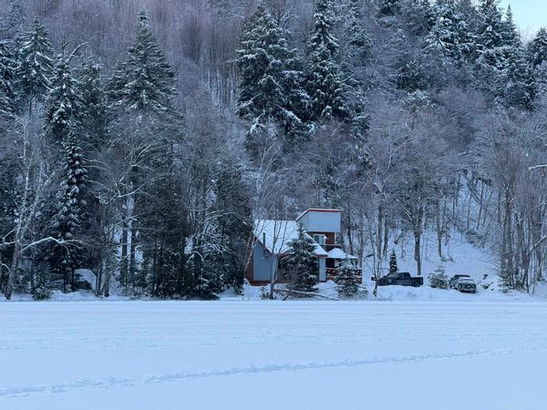 Chalet douillet au Lac des Souris, dans une magnifique baie, à Saint-Élie-de-Caxton en Mauricie.