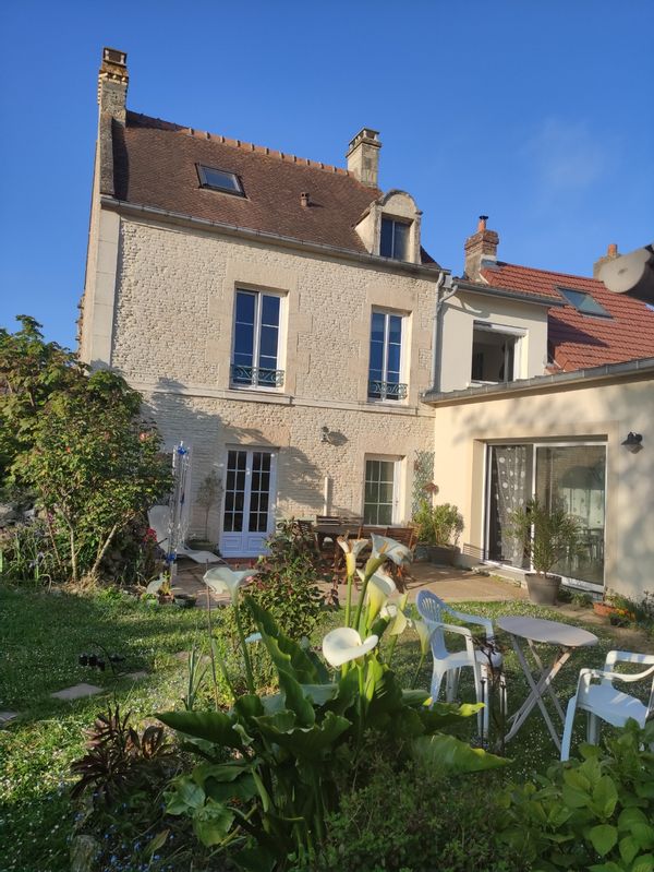 La chambre privée chez Véronique.