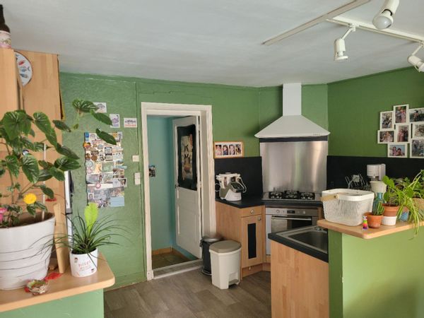 Maison 8 personnes au cœur d'un petit village. Idéal pour la randonnée mais à seulement 1h de lyon.