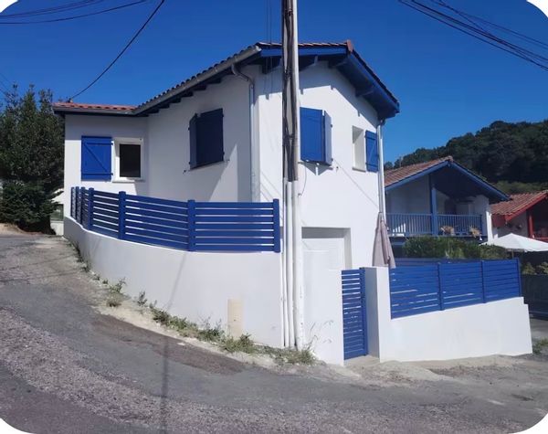 Gaztelu Tiki entre mer et montagne à la frontière espagnole