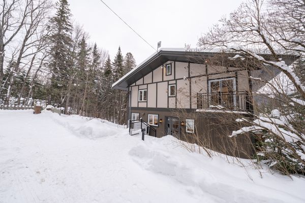 Chalet de 5 chambres à coucher en bord de lac à Entrelacs, dans Lanaudière.