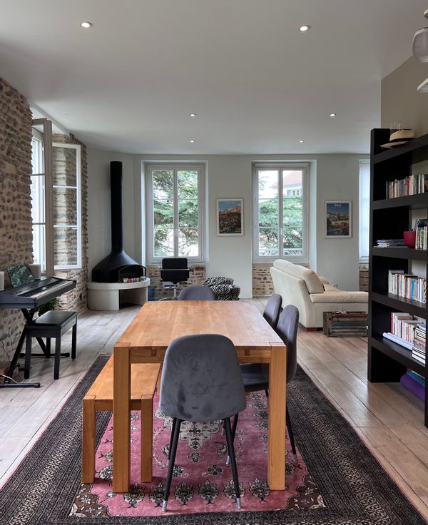 Appartement plein centre, 135m2, mur de pierre, superbe vue sur rivière et le château d'Henri IV