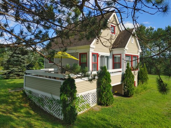 Chalet avec vue sur Mont-Orford, 2 chambres + 1 mezzanine, à 5 minutes du Mont-Orford.