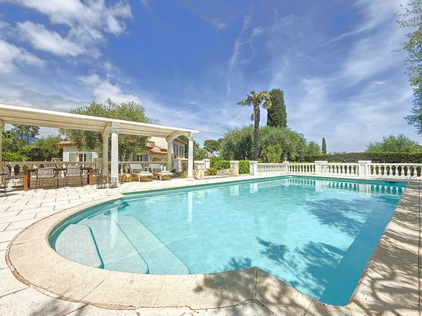 Villa des Oliviers, villa familiale au calme, jeux, piscine