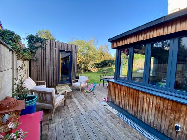 Petite maison avec jardin privé et clos, 2 chambres à 10 min à pied du centre de Rennes.