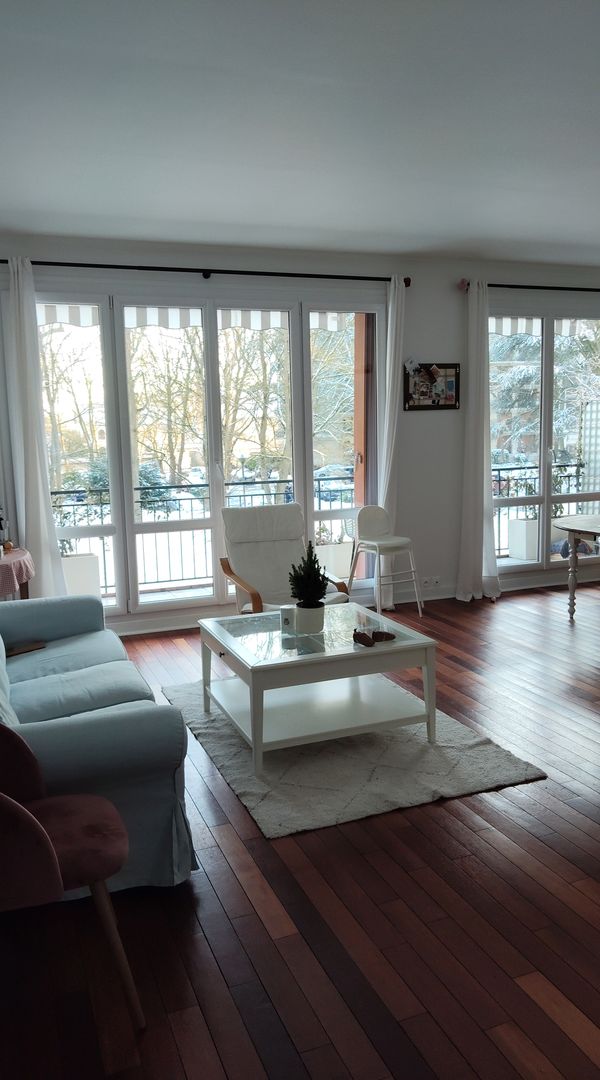 Appartement familiale au coeur d'une résidence calme et à 30 minutes de Notre Dame de Paris en RER.