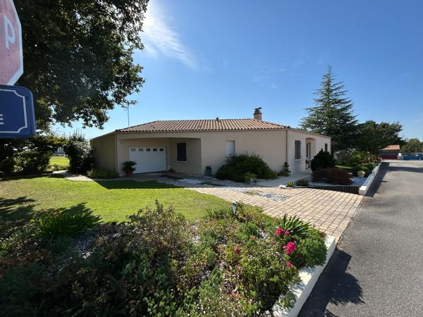 Jolie maison de plain-pied en périphérie d'un petit village en plein campagne Vendéenne