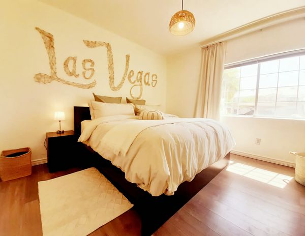 Appartement tout confort chambre avec grand lit king size, sdb, cuisine équipée, piscine en saison