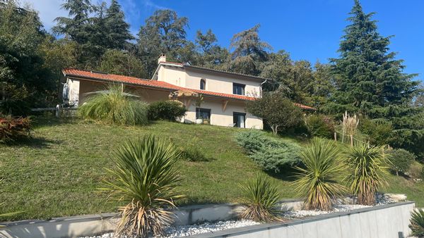 Maison de charme dans un cadre privilégié à proximité de la ville et de la campagne