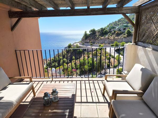 Escapade romantique à La Herradura : appartement avec terrasse et vue sur la mer