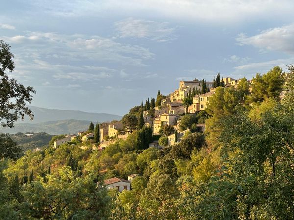 Appartement avec très belle vue dans village provençal