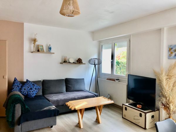 Une chambre privée au village de  Lastrene à 15min de Bordeaux