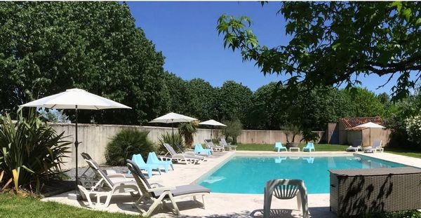 Maison de charme de 300 m2. Piscine à 29. Proche La Rochelle, île de ré, Rochefort…
