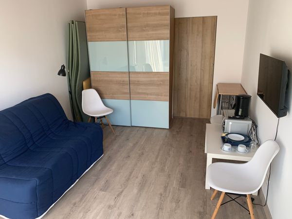 Location chambre court séjour annexée au garage avec salle d’eau et Wc privatif