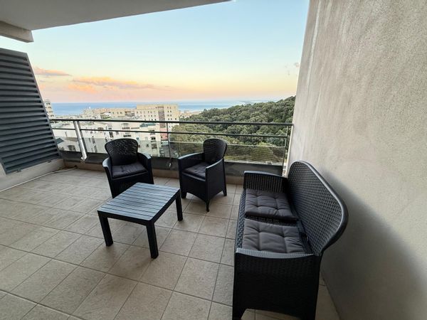 Chic petit appartement avec splendide terrasse vue sur mer.