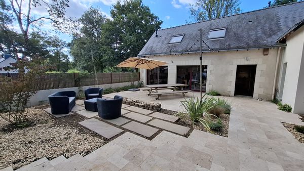 Jolie maison familiale avec un grand jardin, dans un petit hameau plein de charme.