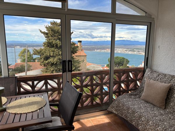 Joli studio Rosas sur les hauteurs vue mer sur la magnifique Costa Brava