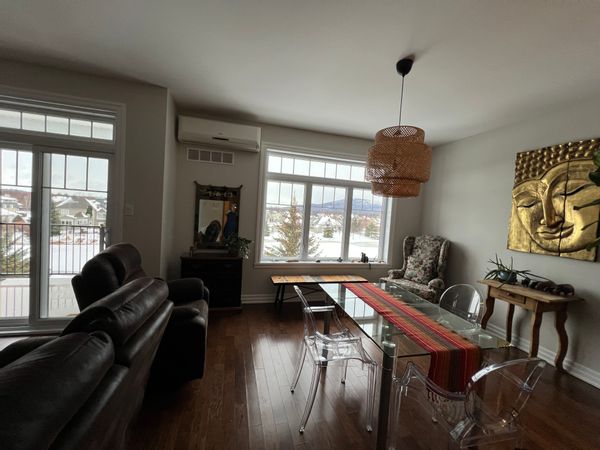 Appartement 2 chambres avec vue magnifique au coeur d un village où tout est à proximité!