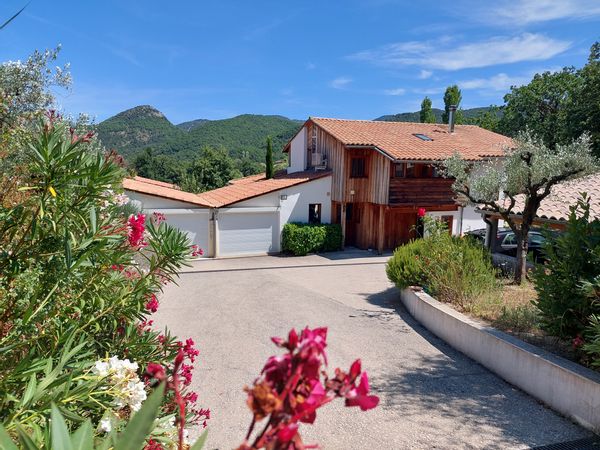 Les Espérides, maison/chalet charmante et cosy, totalement équipée pour un confort et un repos total