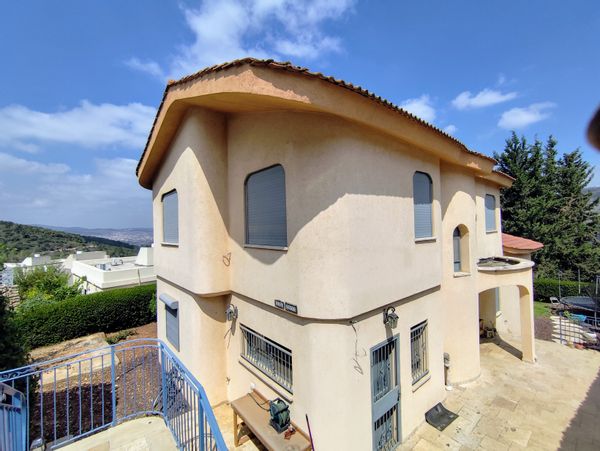 Charming 5-bedroom house in the heart of the Lower Galilee with magnificent mountain views