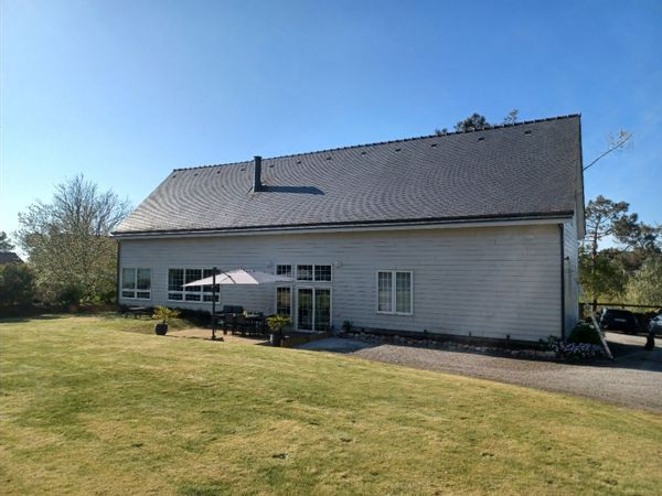 Maison de Sandy et Yannick au cœur du  bois du Kador à proximité des plages.