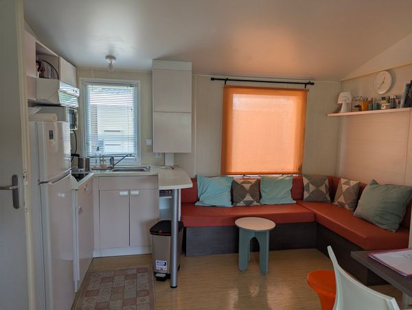 La maison de Claire : joli mobile home dans camping familial près de l'étang de l'Arnel.