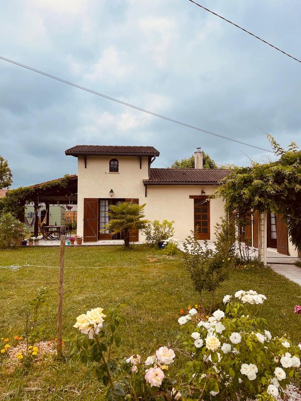 Maison à la campagne aux environs de Bordeaux et de Saint Emilion.
