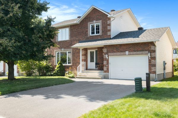 Maison familiale à 30 minutes d'Ottawa, dans un quartier calme. Épicerie à moins d'un kilomètre.