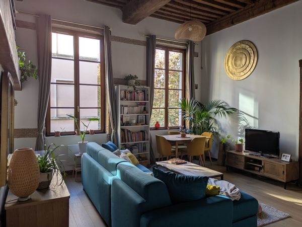 Authentique Canut au cœur de la Croix-Rousse – Esprit Village & Charme Lyonnais
