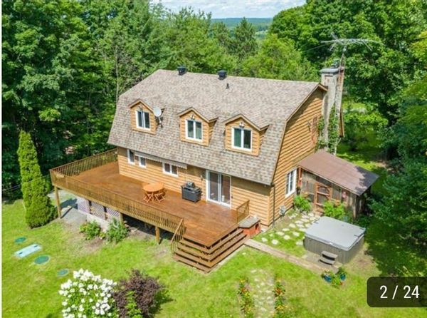 Grand chalet près de Bromont Minimum 3 nuits Point GP seulement Jacuzzi non fonctionnel