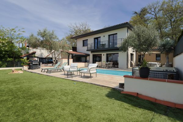 Maison familiale avec piscine, grand confort et vue Pyrénées (15min du centre ville de Toulouse)