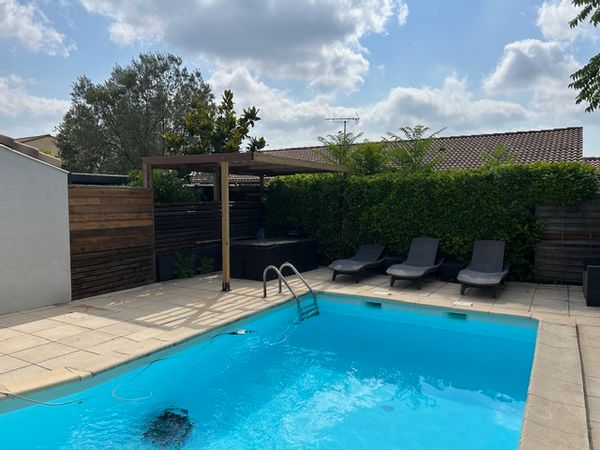 Maison 2 chambres + Studio avec Piscine et Spa dans le Sud de la France