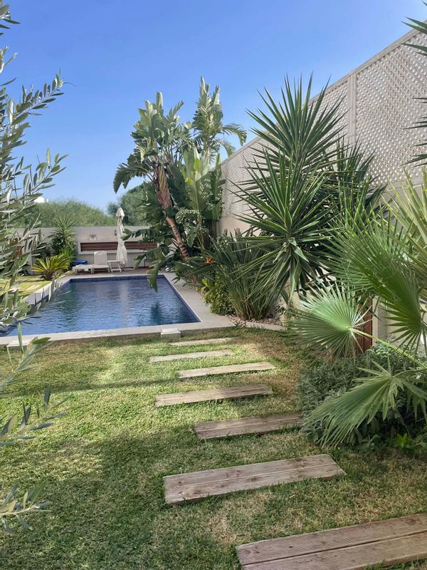 Maison avec une piscine
