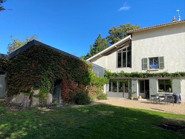 La maison de Stéphanie & Matthieu Entre Lyon, le Beaujolais et les Dombes 
