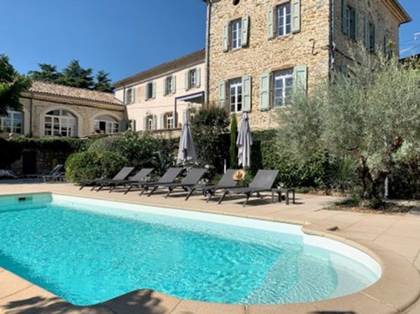 Beau château du XIII ème siècle dans le Gard.