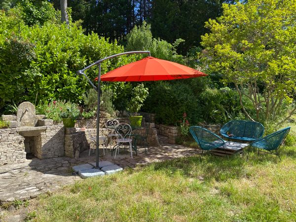 Maison chaleureuse sur les hauteurs de Lodève,  au calme avec un grand jardin
