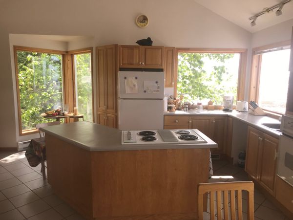 La Villa sur les Rochers avec accès & vue imprenable au bord du majestueux fleuve St.Laurent.