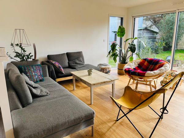 Maison avec jardin à 2 min à pieds du centre bourg de Séné et 15 minutes à vélo du port de Vannes.