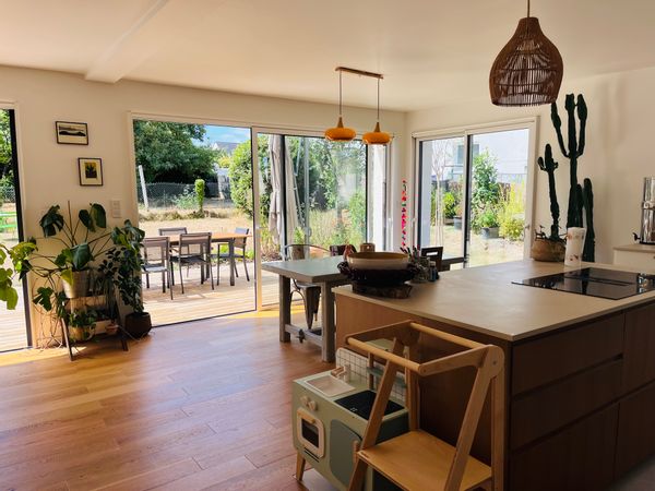 Maison avec jardin et jacuzzi à 2 min à pied du bourg de Séné et 10 minutes du port de Vannes.
