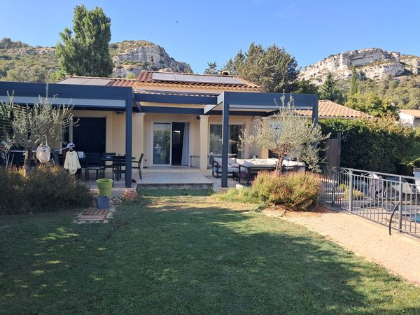 Maison de plain pied, confortable et moderne.