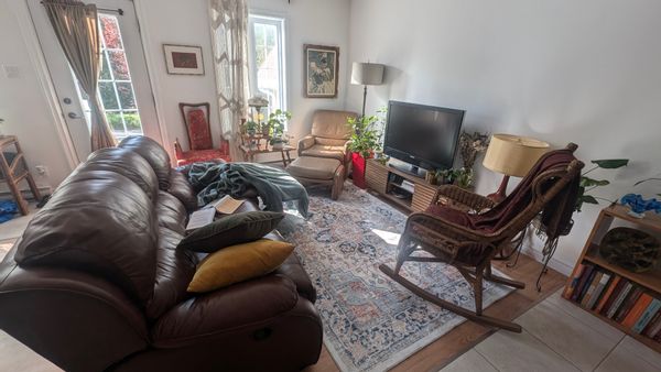Condo chaleureux sur 3 étages avec 1 ou 2 chambres privées et accès cuisine et salon