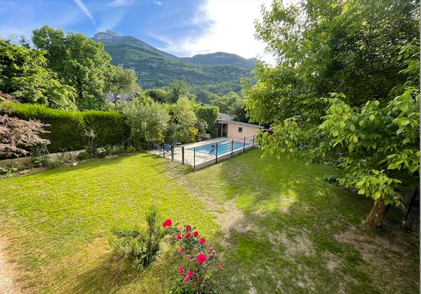 Chez Victoire and co: grande maison familiale a proximité de Chambéry avec jardin et piscine