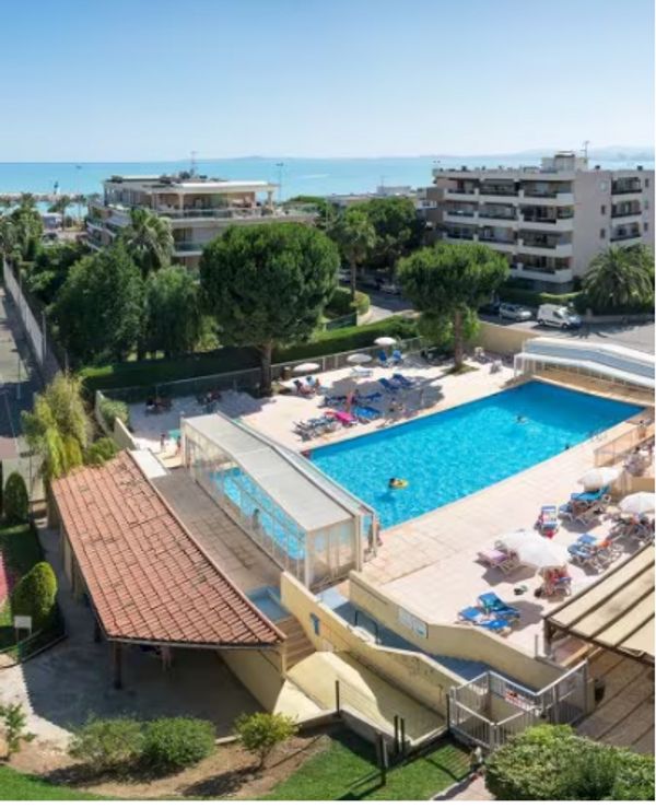 Beau Studio front de mer avec piscine et parking pour 4 personnes