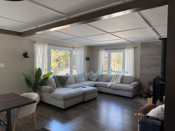Évasion nature : chalet hors réseau au bord d’un lac protégé