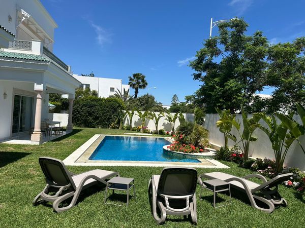 Spacieuse villa de 400 m² avec 3 chambre avec piscine privée – idéale pour un séjour en famille